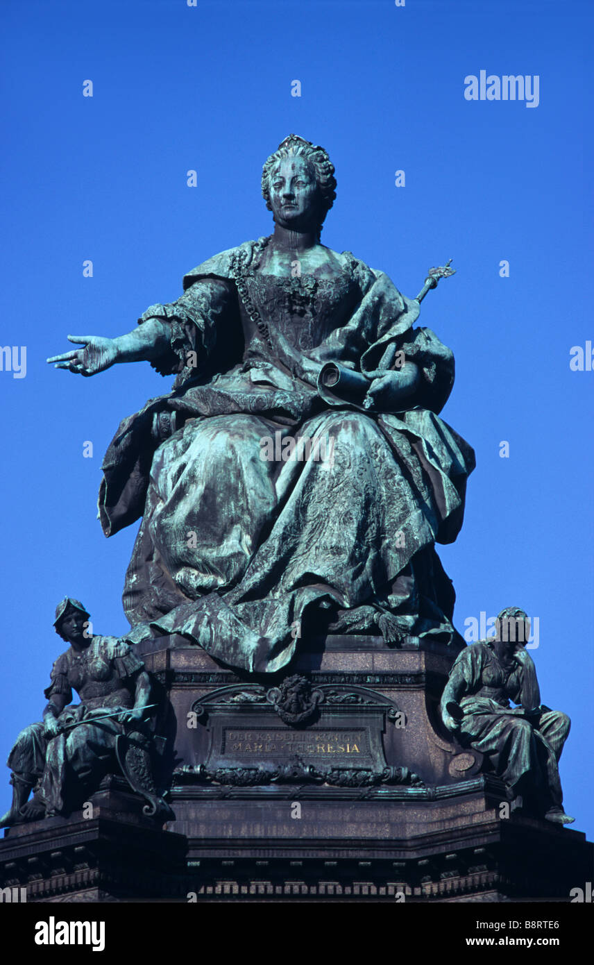 Statua di bronzo di Maria Theresa (1717-80) Arciduchessa d'Austria & Regina di Ungheria e di Boemia (1740-80), Vienna, Austria Foto Stock