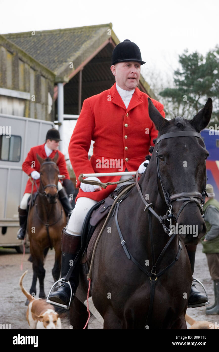 Huntsman e Whipper in dell'Essex e Suffolk Hunt Inghilterra Foto Stock