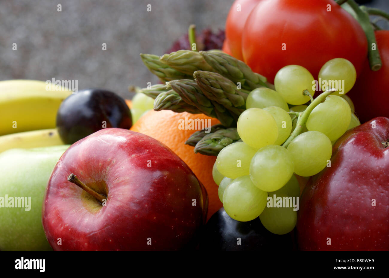 Diversi tipi di frutta e verdura Foto Stock