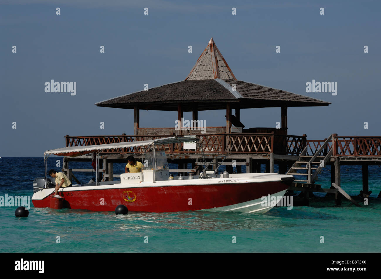 Scuba diving molo Sipadan in Malesia Celebes Mare Borneo sud est asiatico Foto Stock