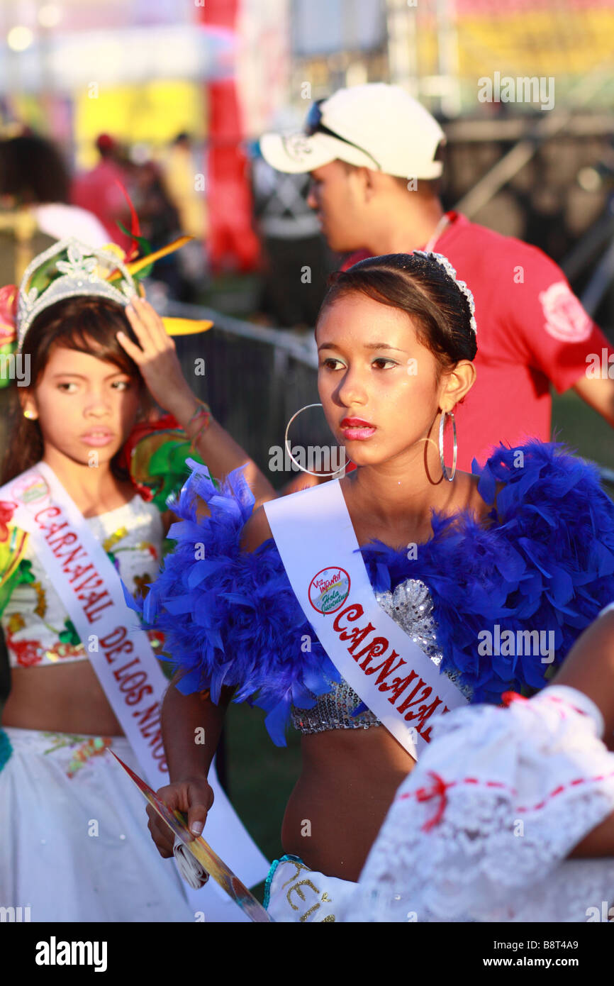 Un gruppo di ragazze durante il carnevale di Barranquilla, Atlantico, Colombia, Sud America Foto Stock