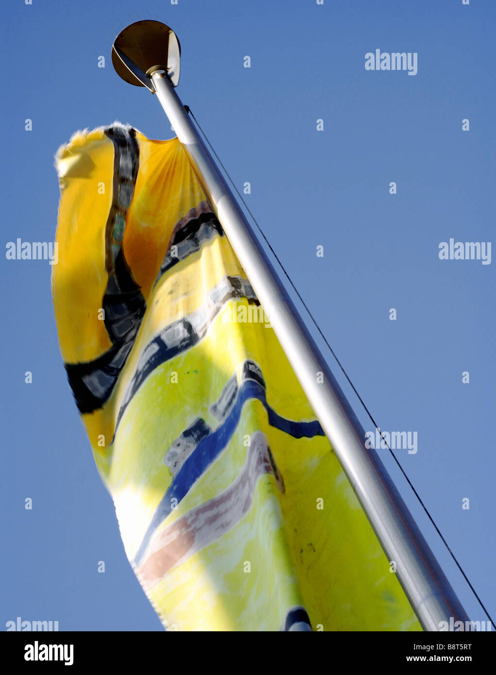 Bandiera arty su sfondo blu a Ouchy, Losanna, Svizzera Foto Stock