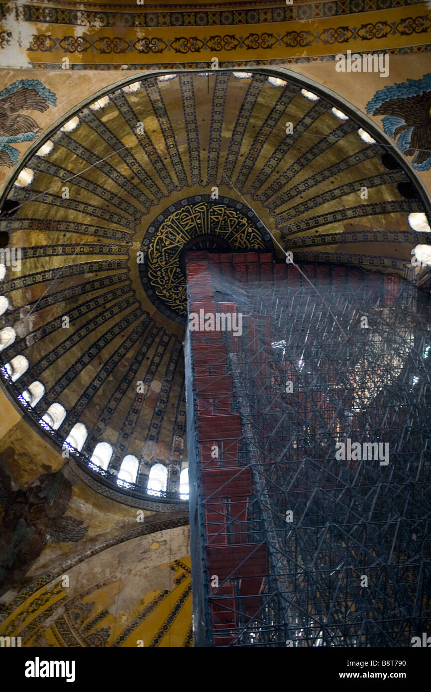 Restauro dell'interno dell'Hagia Sophia Saint Sophie moschea di Istanbul, precedentemente noto come una chiesa bizantina. Foto Stock