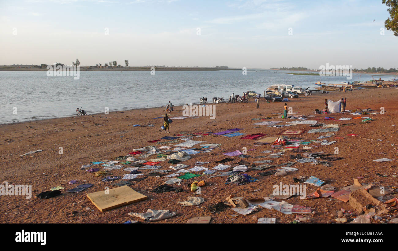 Banca del fiume di Mopti Foto Stock