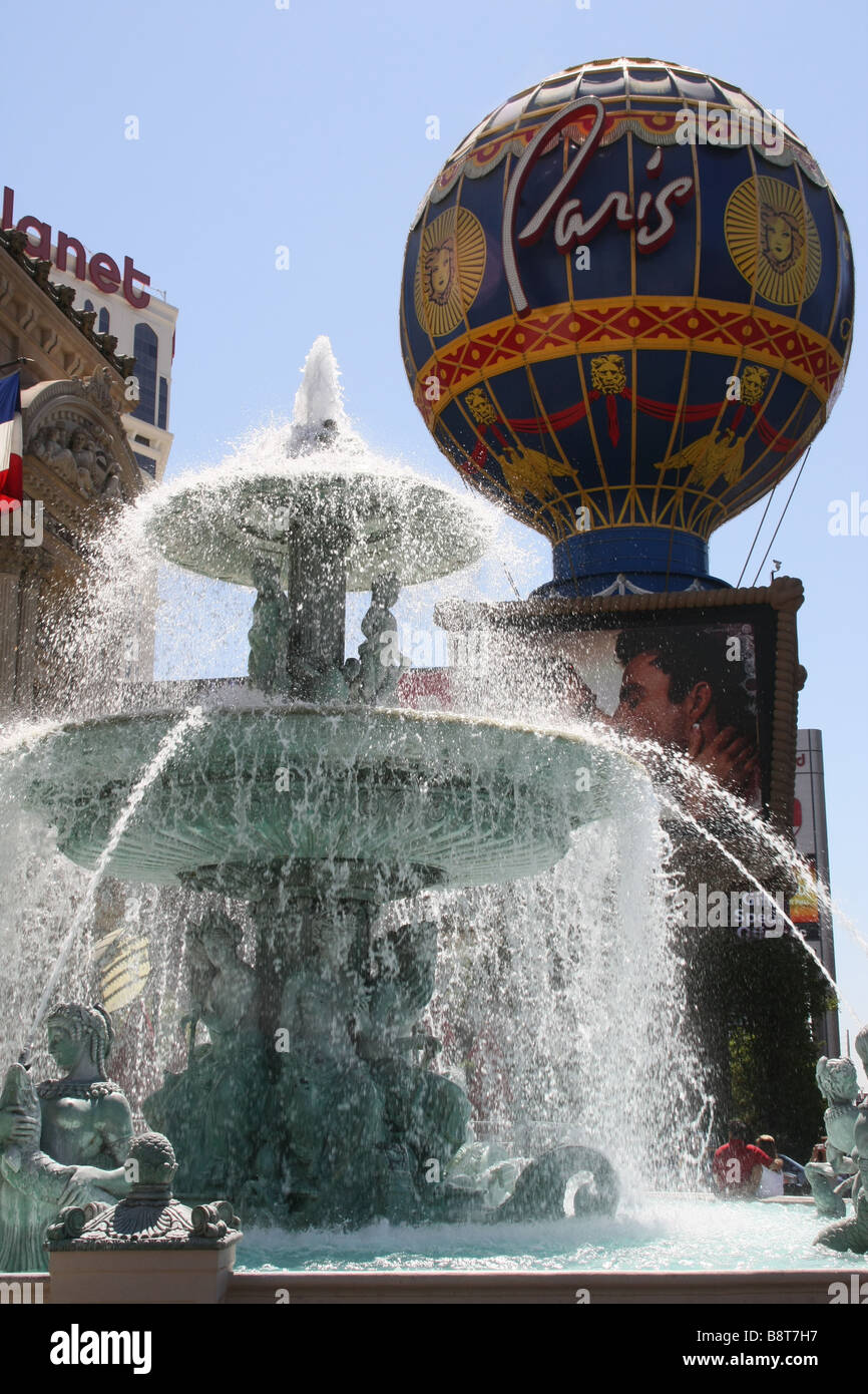 Replica di La Fontaine des Mers e il palloncino Montgolfier fuori il Paris Las Vegas Las Vegas Foto Stock