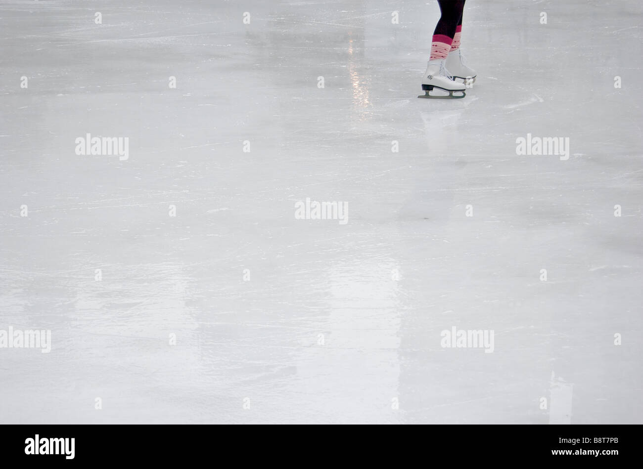 Semplice Foto femminili di pattinatori gambe Foto Stock