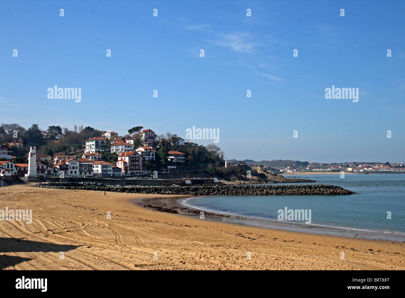 La spiaggia di Saint Jean de Luz, nel Pays Basque regione della Francia. Foto Stock
