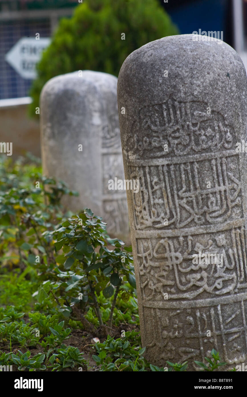 Tombe musulmane e lapidi del cimitero di Eyup, Istanbul. Foto Stock