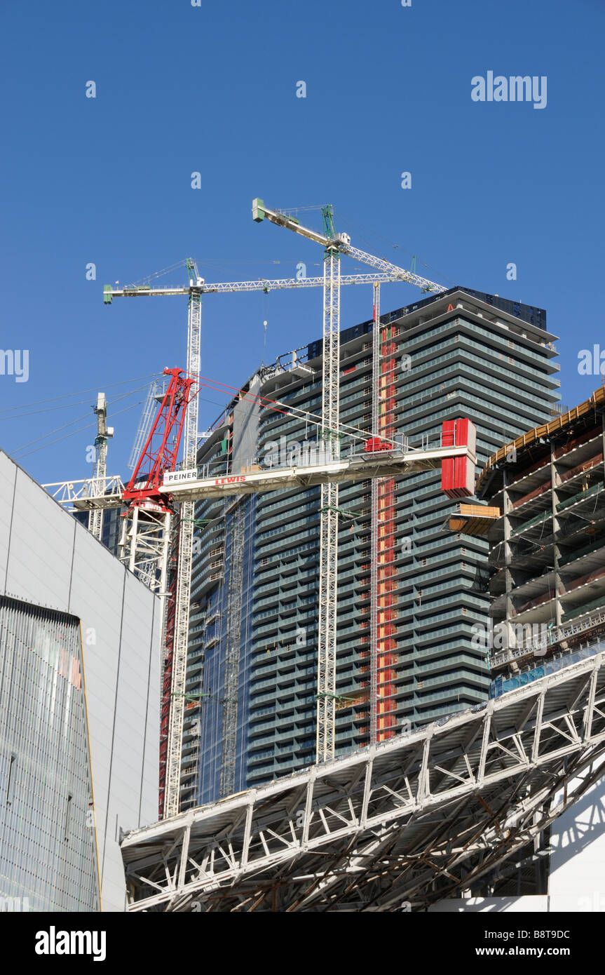 Gru a torre presso la Città Sito in costruzione a Las Vegas, Nevada Foto Stock