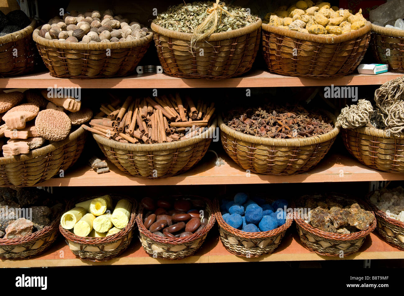Selezione di spezie, spice souk di Dubai, Emirati arabi uniti Foto Stock