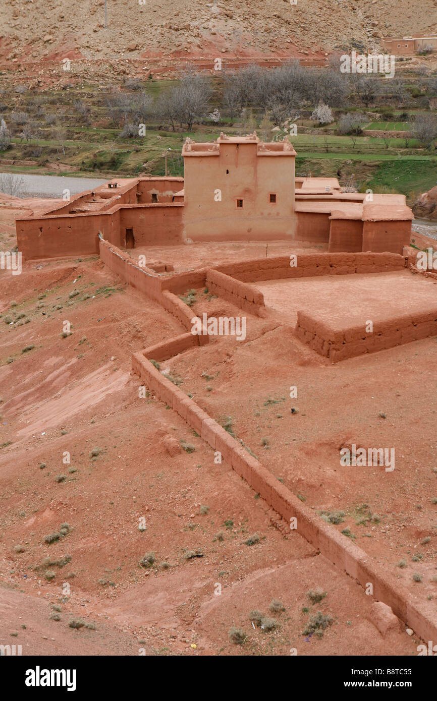 Tradizionale e kashba villaggio nella Vallée des Roses, in M'Goun area (Marocco) Foto Stock