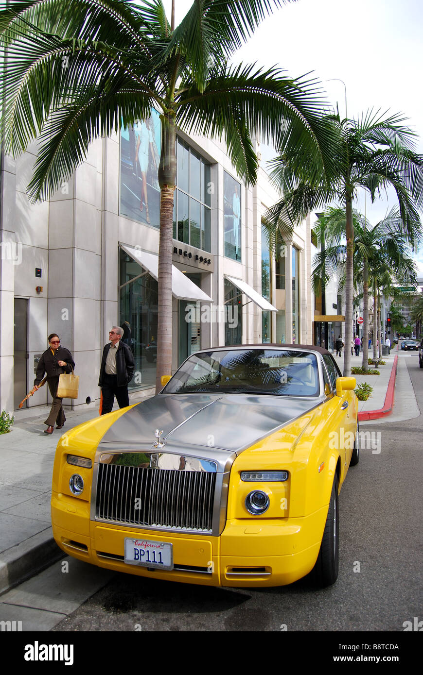 Giallo Rolls Royce, N.Rodeo Drive, Beverly Hills, Los Angeles, California, Stati Uniti d'America Foto Stock