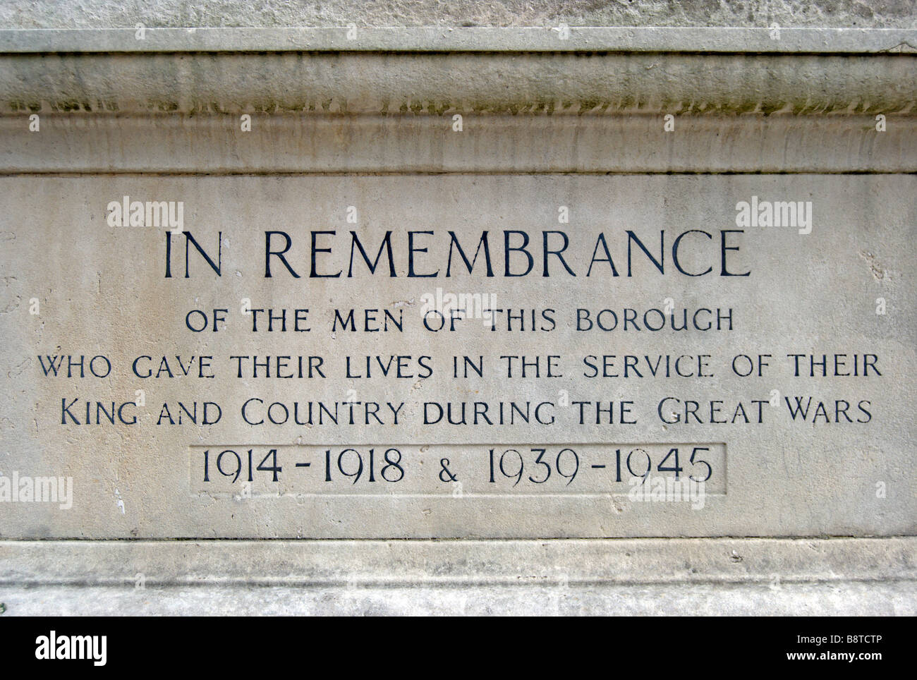 Tipico in rimembranza iscrizione trovata sul british cimiteri di guerra, questa si trova a Richmond upon Thames, Surrey in Inghilterra Foto Stock