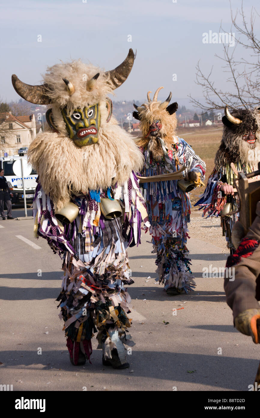Maschere di Carnevale in Slovenia, Dobova. Sulla foto sono maschere tradizionali denominato kurenti. Foto Stock