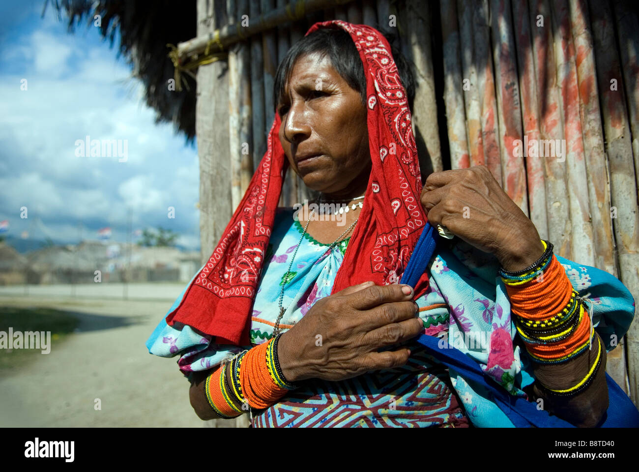 La Kuna donna in costume tradizionale Foto Stock