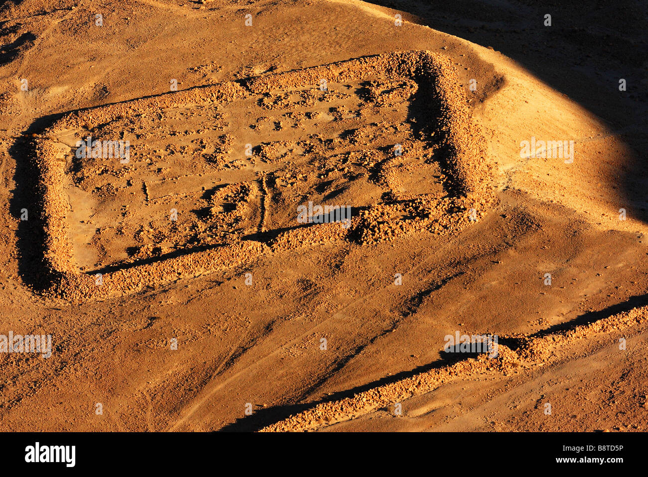 Israele Masada resti di uno dei numerosi campi di legionario a Masada appena al di fuori della parete circumvallation come visto da sopra Foto Stock