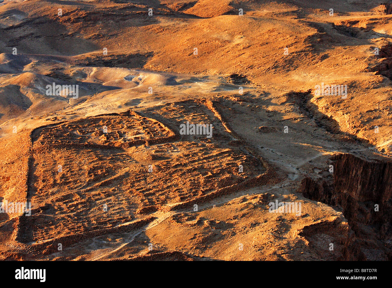 Israele Masada resti di uno dei numerosi campi di legionario a Masada appena al di fuori della parete circumvallation come visto da sopra Foto Stock