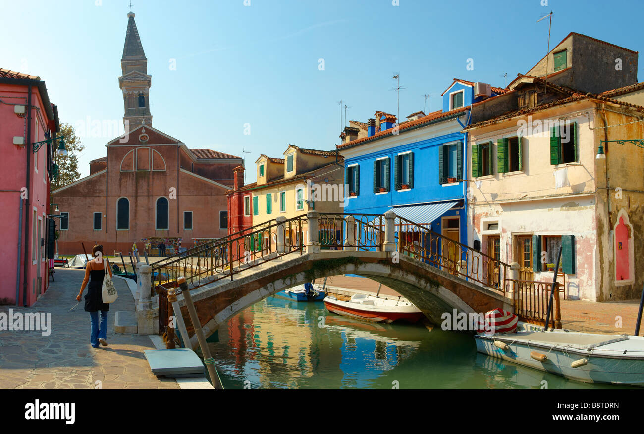 Fondament Pontanello acchiappa case colorate Burano , Venezia Italia Foto Stock