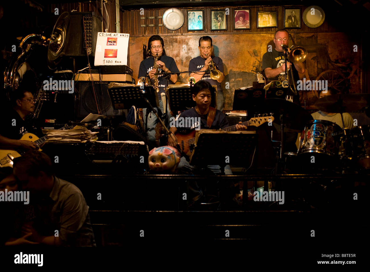 Jazz Band a Ned Kelly's Last Stand aussie bar del distretto di Kowloon di Hong Kong, Cina. Foto Stock