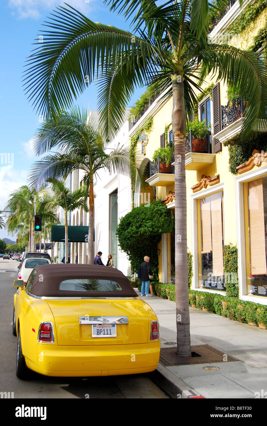 Giallo Rolls Royce, N.Rodeo Drive, Beverly Hills, Los Angeles, California, Stati Uniti d'America Foto Stock