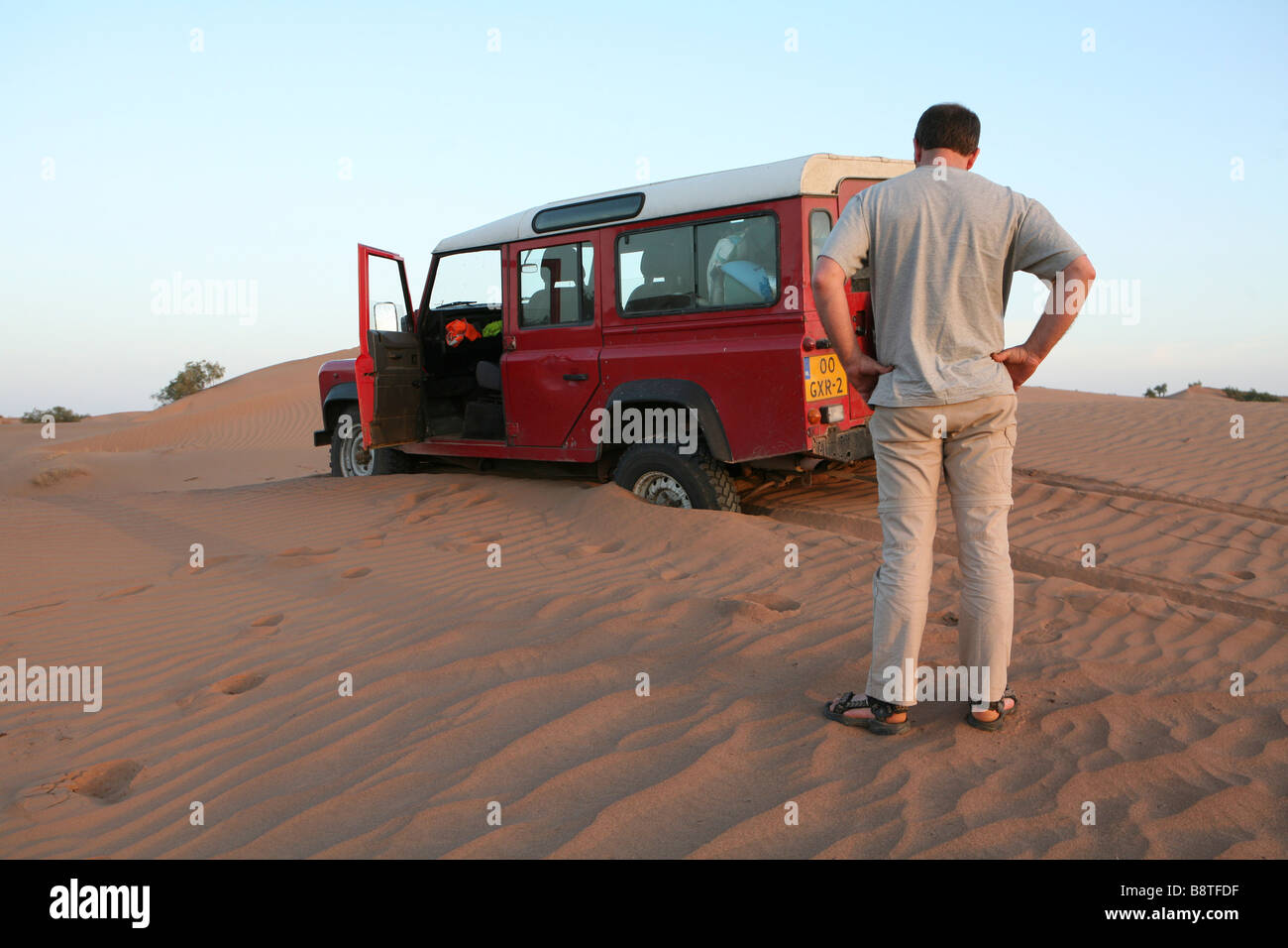 Landrover bloccati nella sabbia (off road in Marocco). Foto Stock