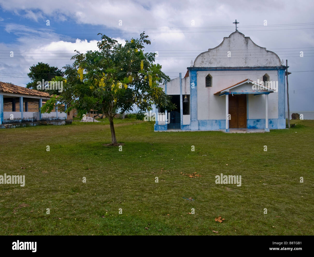 Una piccola chiesa in Joanes, isola Marajo in Amazzonia, Para stato, nel nord del Brasile. Foto Stock