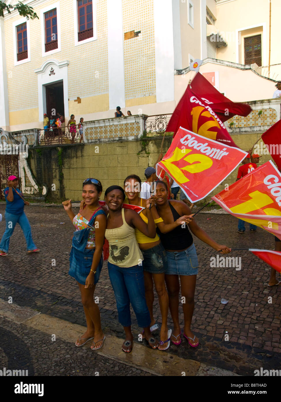 Ragazze locali campagna per il consiglio comunale della città di elezione in São Luis, Maranhão, Brasile, 2008. Foto Stock