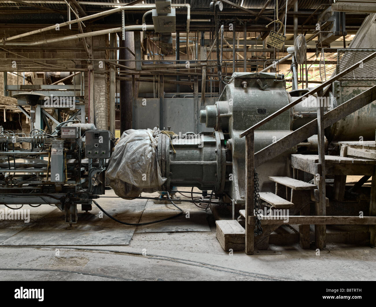 Industriali di grandi dimensioni estrusore di argilla Foto stock - Alamy