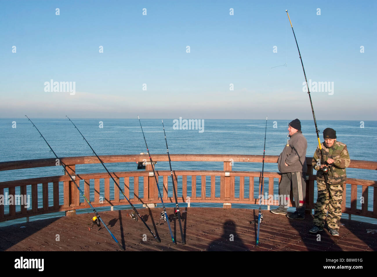 La pesca sportiva in mare, Pas-de-Calais, Calais, Francia. Foto Stock