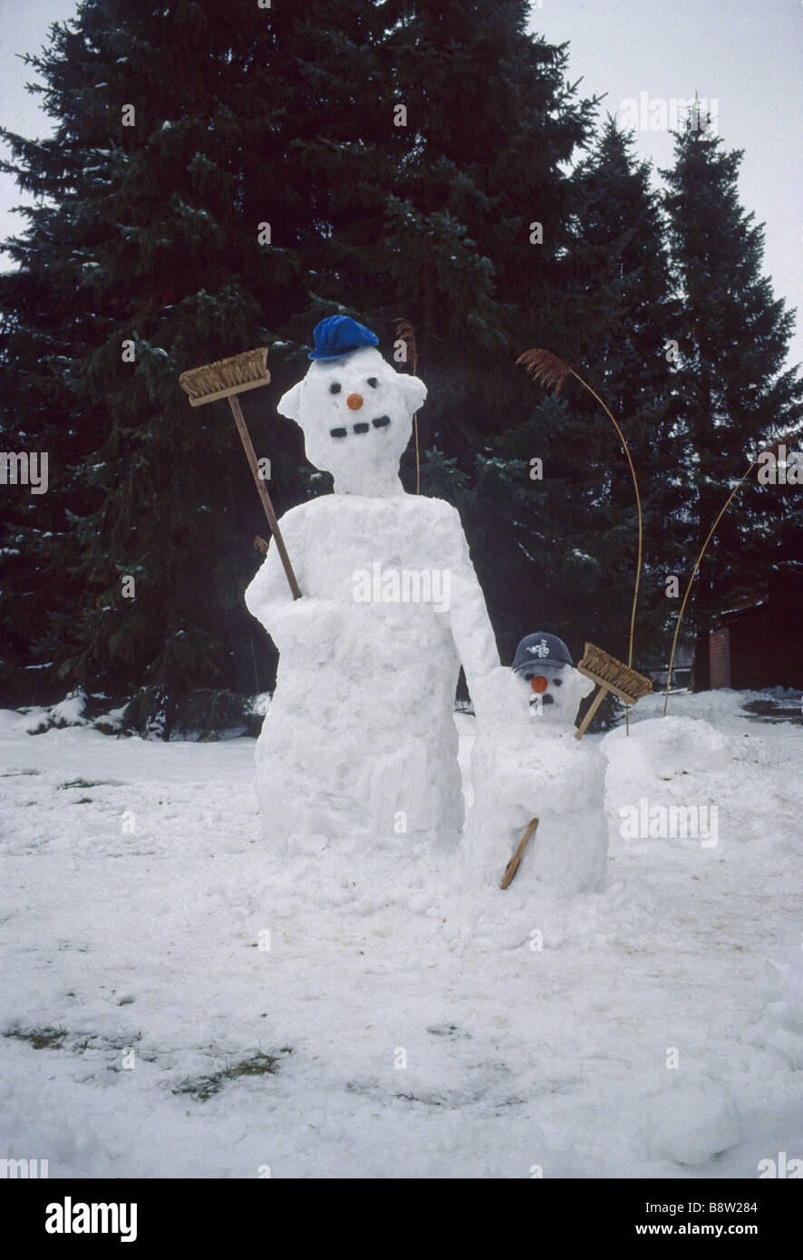 Il sig. pupazzo di neve e figlio Foto Stock