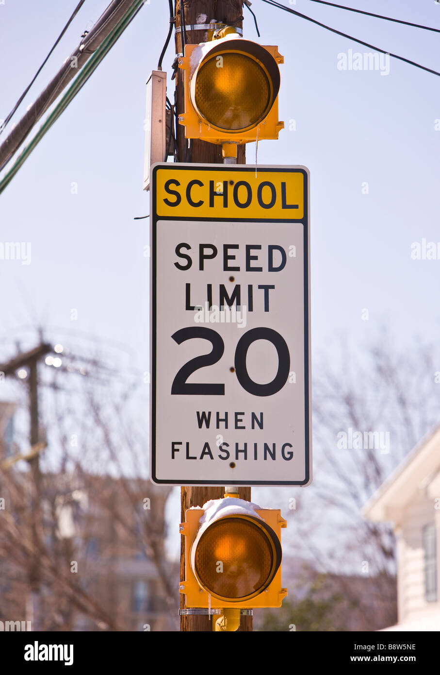ARLINGTON VIRGINIA scuola usa segnale di limite di velocità e la spia lampeggiante Foto Stock