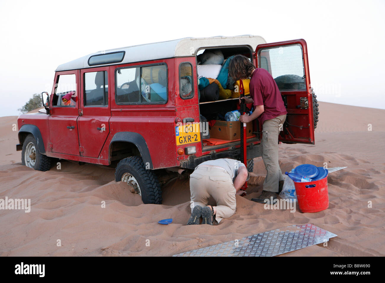 Landrover bloccati nella sabbia (off road in Marocco). Foto Stock