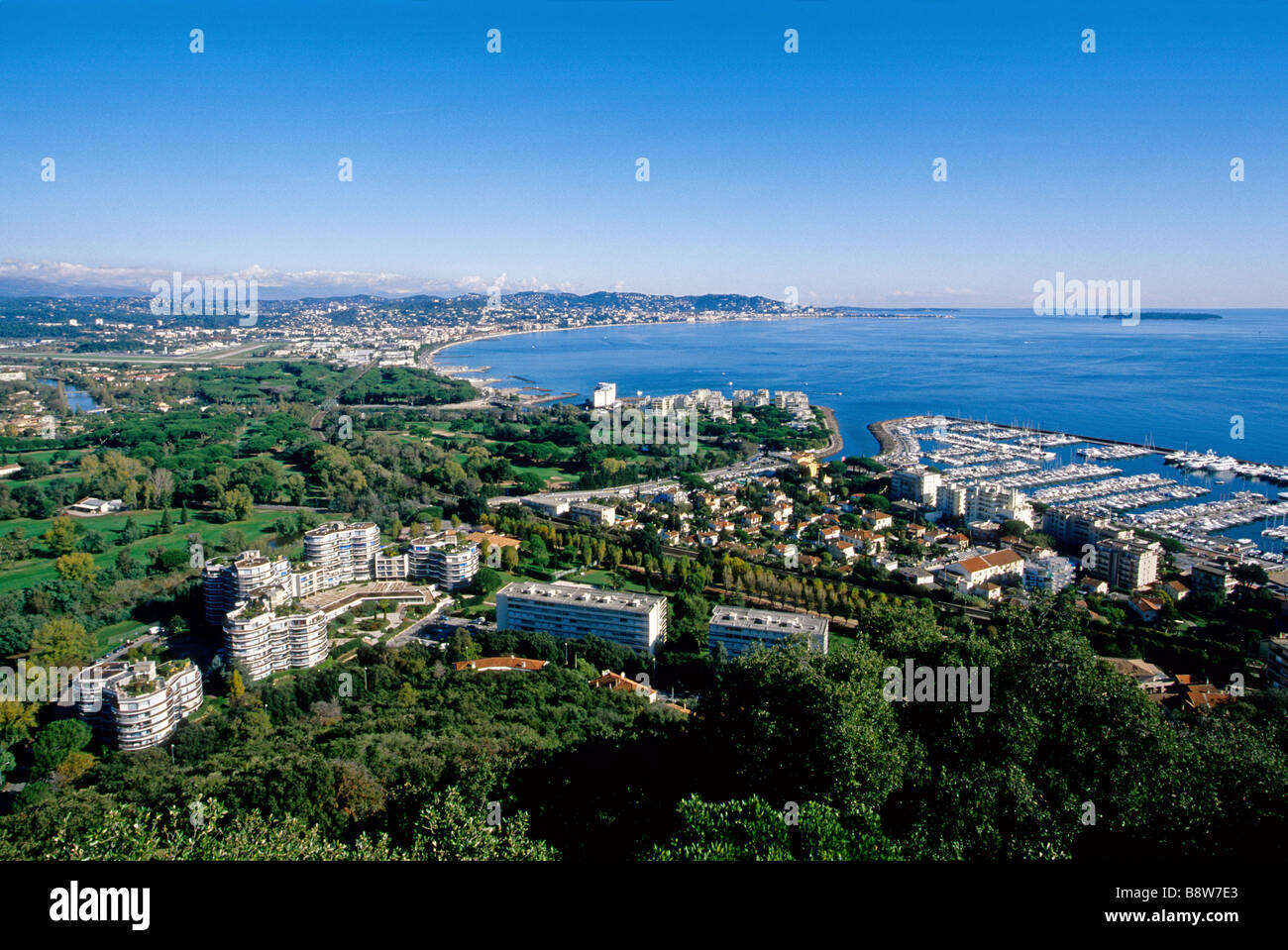 Panoramica sopra Mandelieu e la baia di Cannes Foto Stock