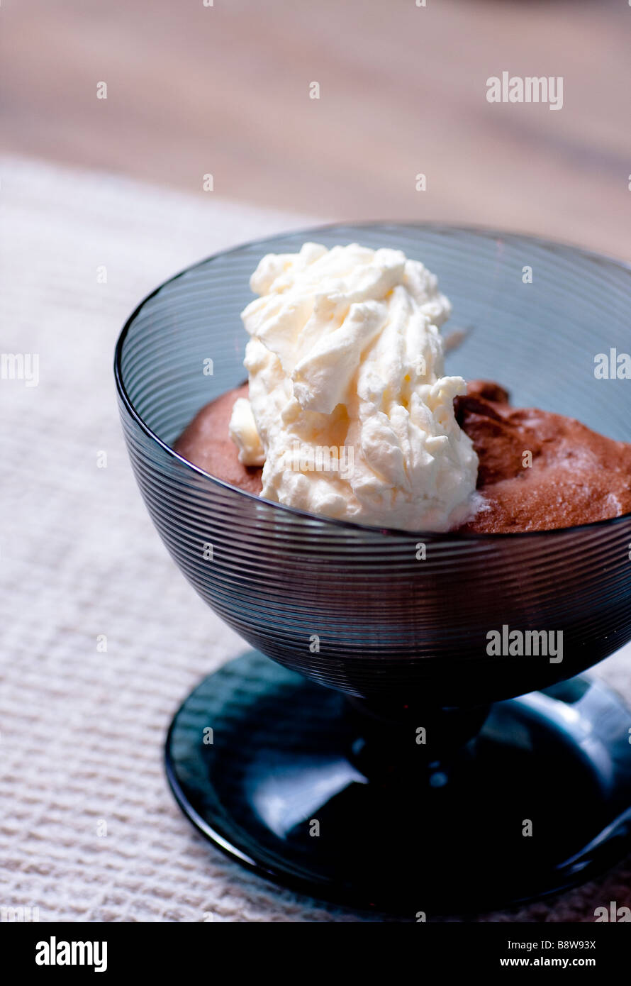 Cup con mousse al cioccolato Foto Stock