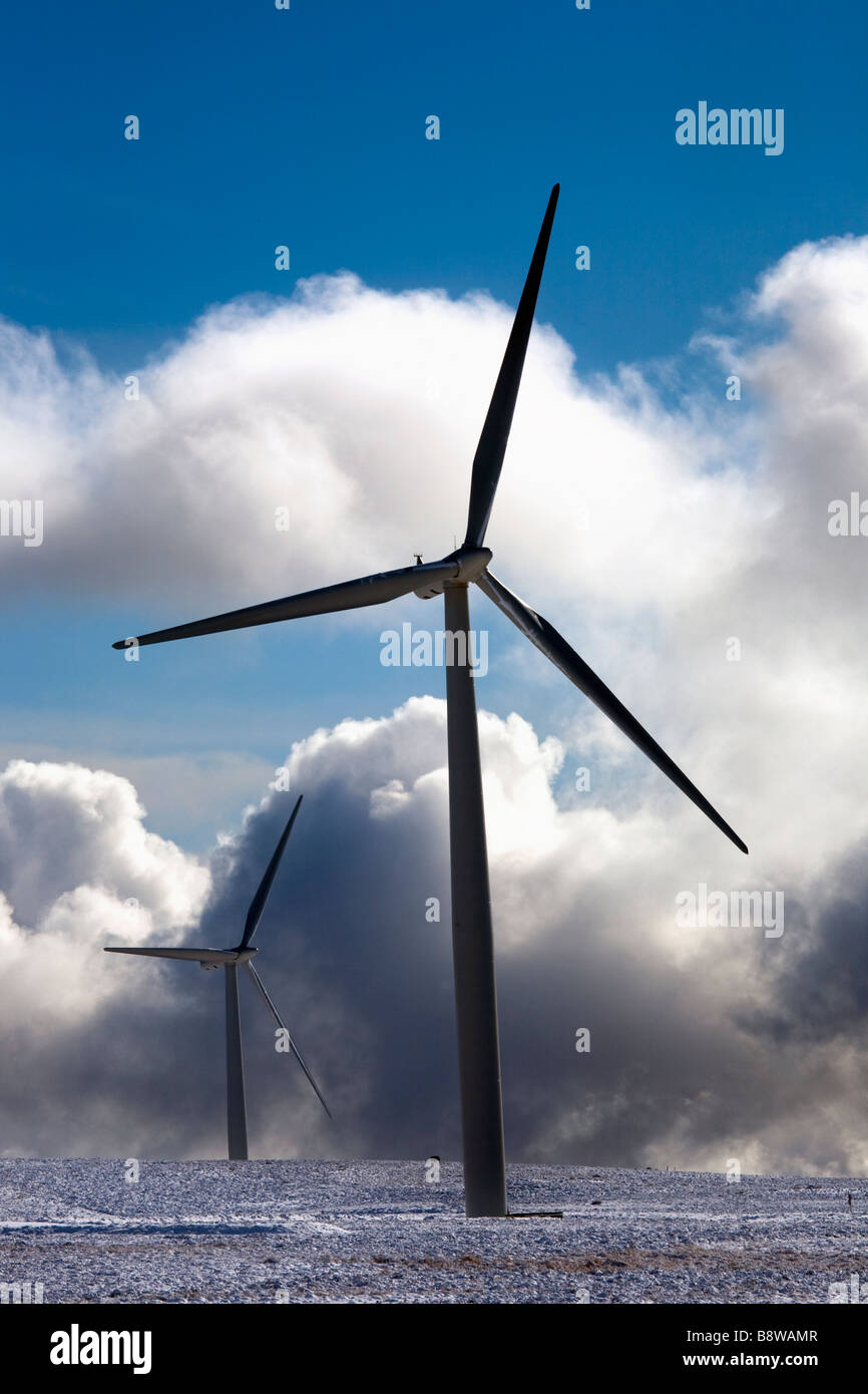 Turbine eoliche remote da 32 megawatt Drumderg in inverno. Generatori di turbine eoliche, Scottish & Southern Energy, Drumderg Hill, Alyth, Perthsh Foto Stock