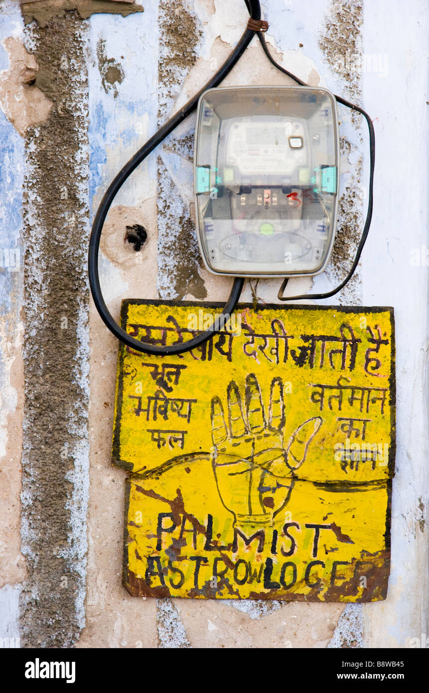 Astrologo Palmist segno pubblicizzati sul muro di Pushkar Rajasthan in India Foto Stock