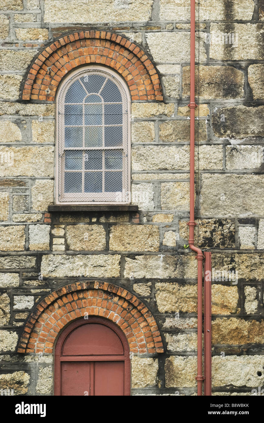 Arco in mattoni dettagli su windows al Cornish Mines motori alla piscina vicino a Redruth Cornwall Foto Stock