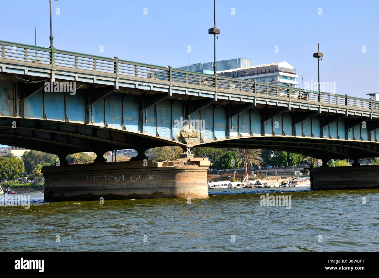 Tahrir Bridge o Qasr al-Nile ponte sul fiume Nilo in Il Cairo Egitto Foto Stock