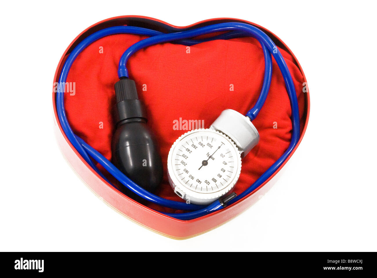 Manometro pressione pressione sanguigna confezionato in una scatola a forma di cuore Foto Stock