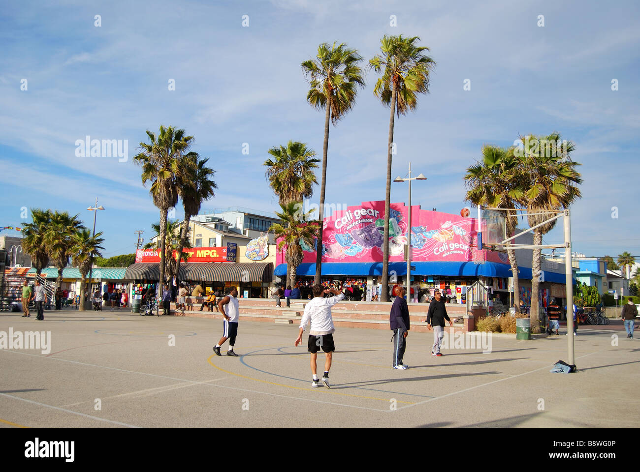 Giochi di pallacanestro, Ocean Front Walk, Venice Beach, Los Angeles, California, Stati Uniti d'America Foto Stock