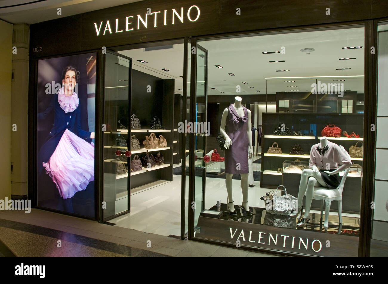 Valentino Kuala Lumpur Malaysia Bukit Bintang Star Hill Galleria al padiglione di notte Foto Stock