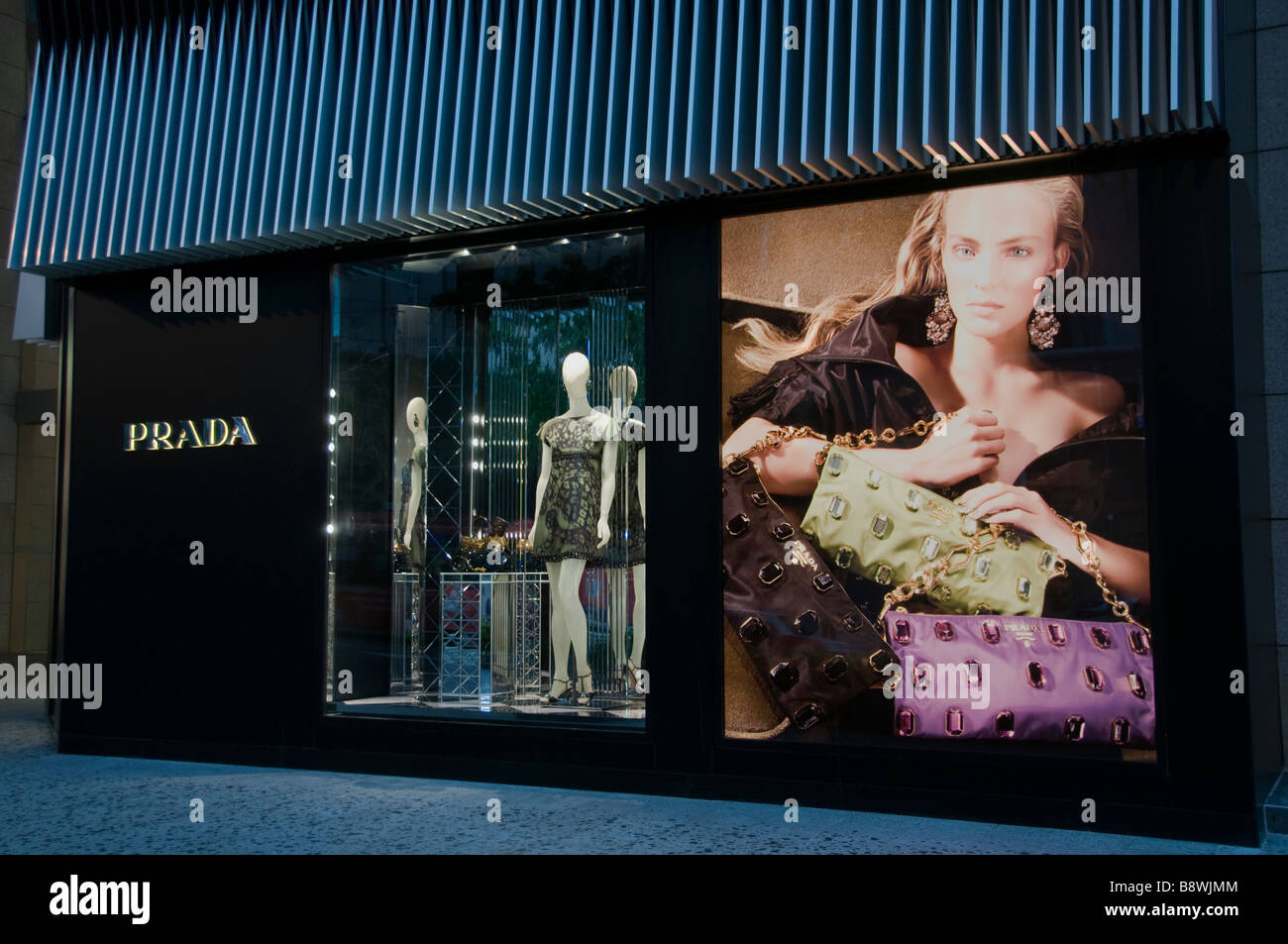 Prada Kuala Lumpur Malaysia Bukit Bintang Star Hill Galleria al padiglione di notte Foto Stock