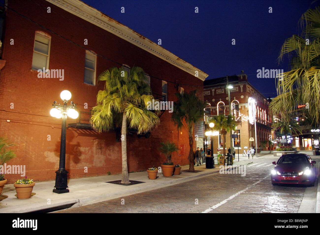Ybor City di notte a Tampa Florida USA Foto Stock