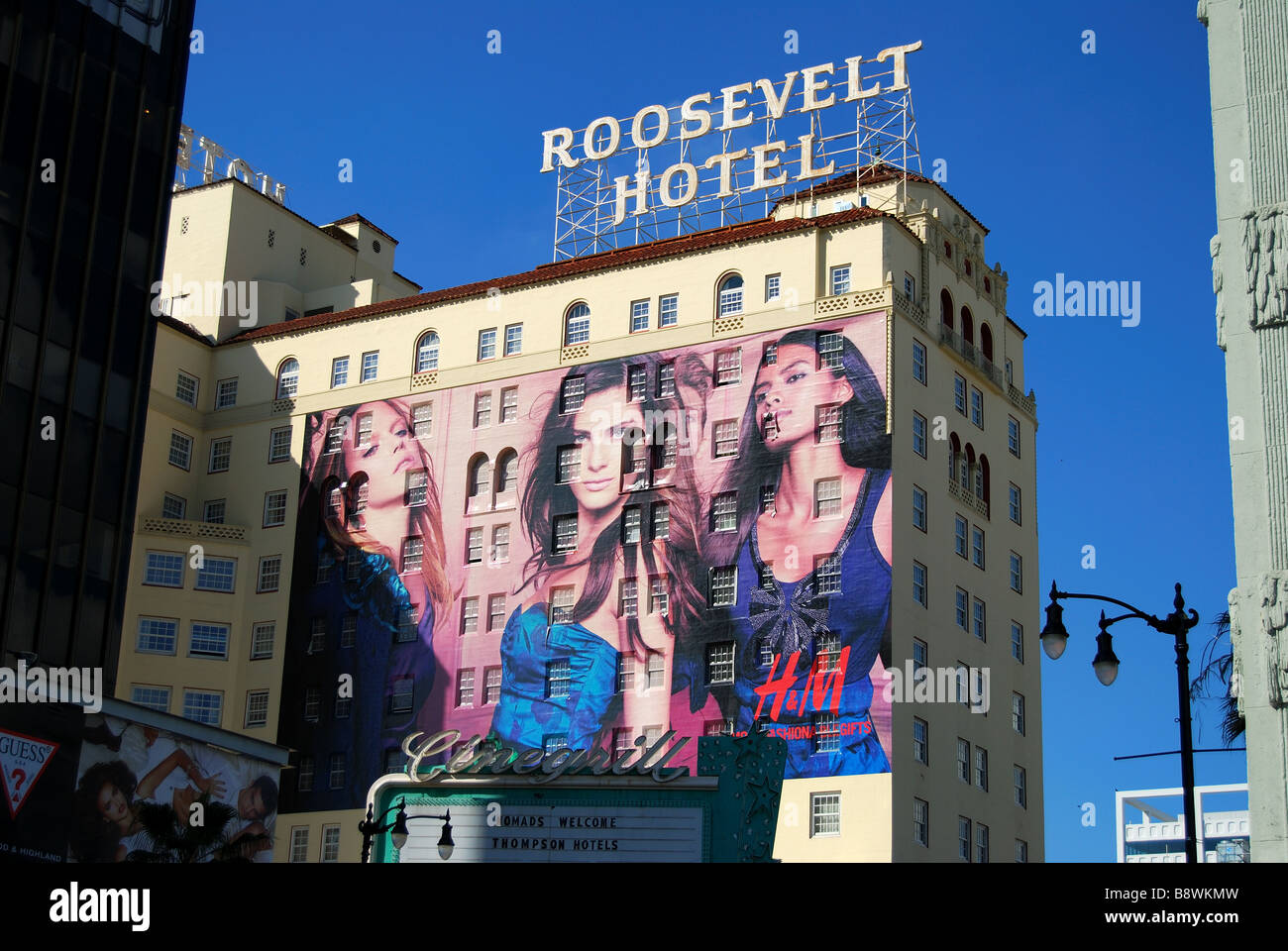 Cartellone pubblicitario H&M sul lato del Roosevelt Hotel, Hollywood Boulevard, Hollywood, Los Angeles, California, Stati Uniti d'America Foto Stock