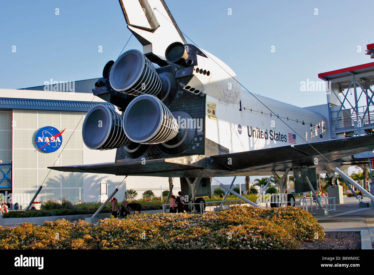 Scala completa replica della navetta spaziale Explorer sul display presso la NASA Kennedy Space Center Visitor Complex, Cape Canaveral, in Florida Foto Stock
