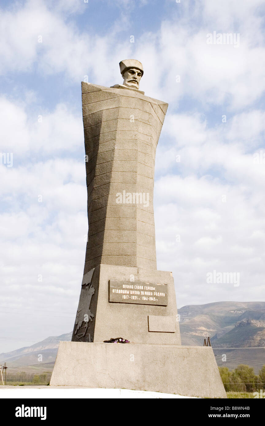 Il Caucaso gigantesca statua uomo nell'Elbrus regione del Caucaso del nord della Russia sudoccidentale Foto Stock