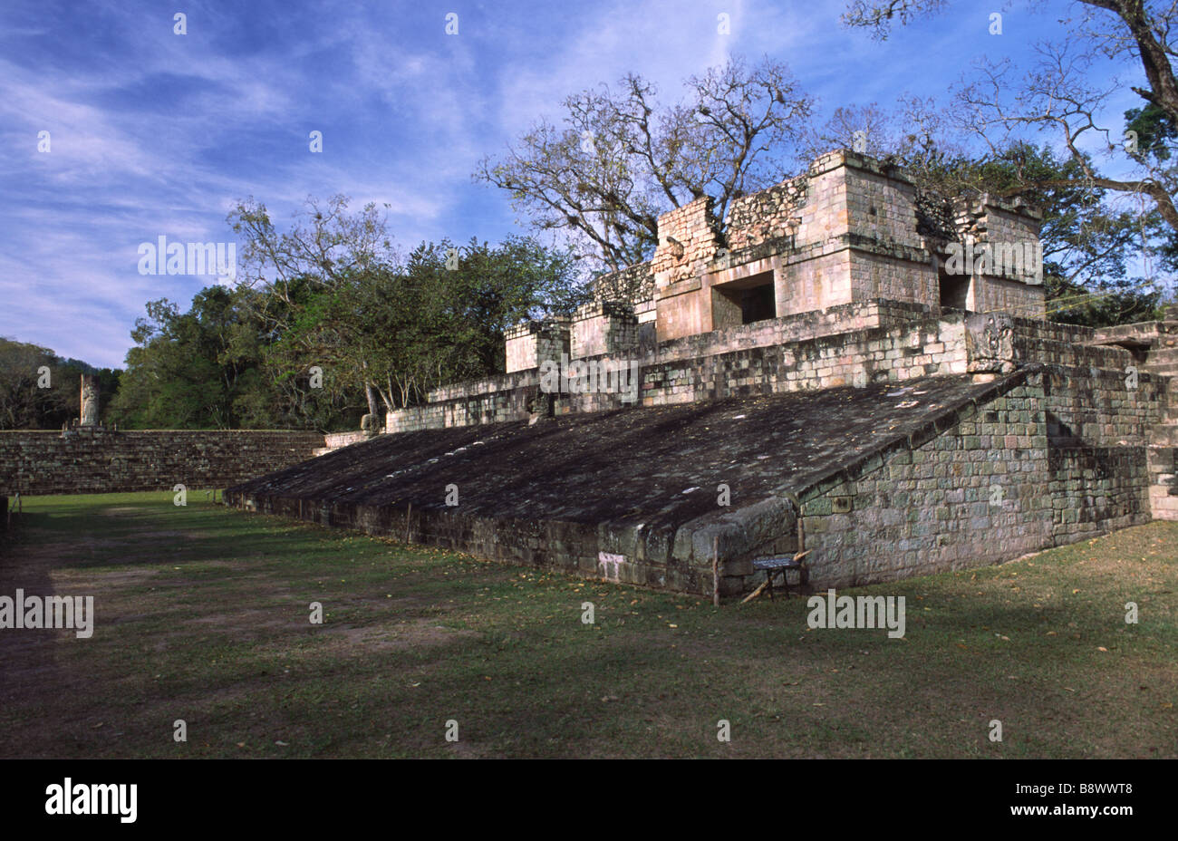 Parte della sfera corte complesso presso le rovine maya di Copan in Honduras Foto Stock