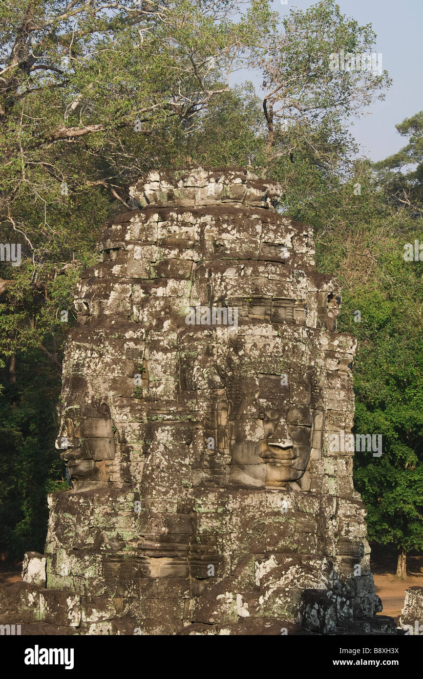 Faccia gigante torre tempio Bayon Angkor Thom Foto Stock