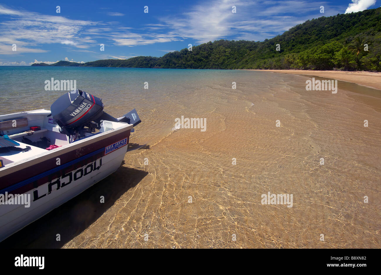 Barca nel naufragio Bay Parco Nazionale Daintree Queensland Australia n. PR Foto Stock