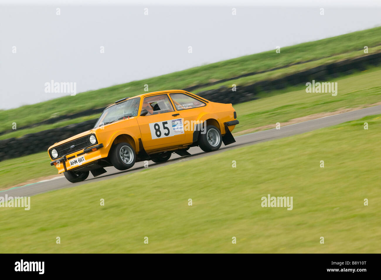 Giallo Ford Escort race car Foto Stock